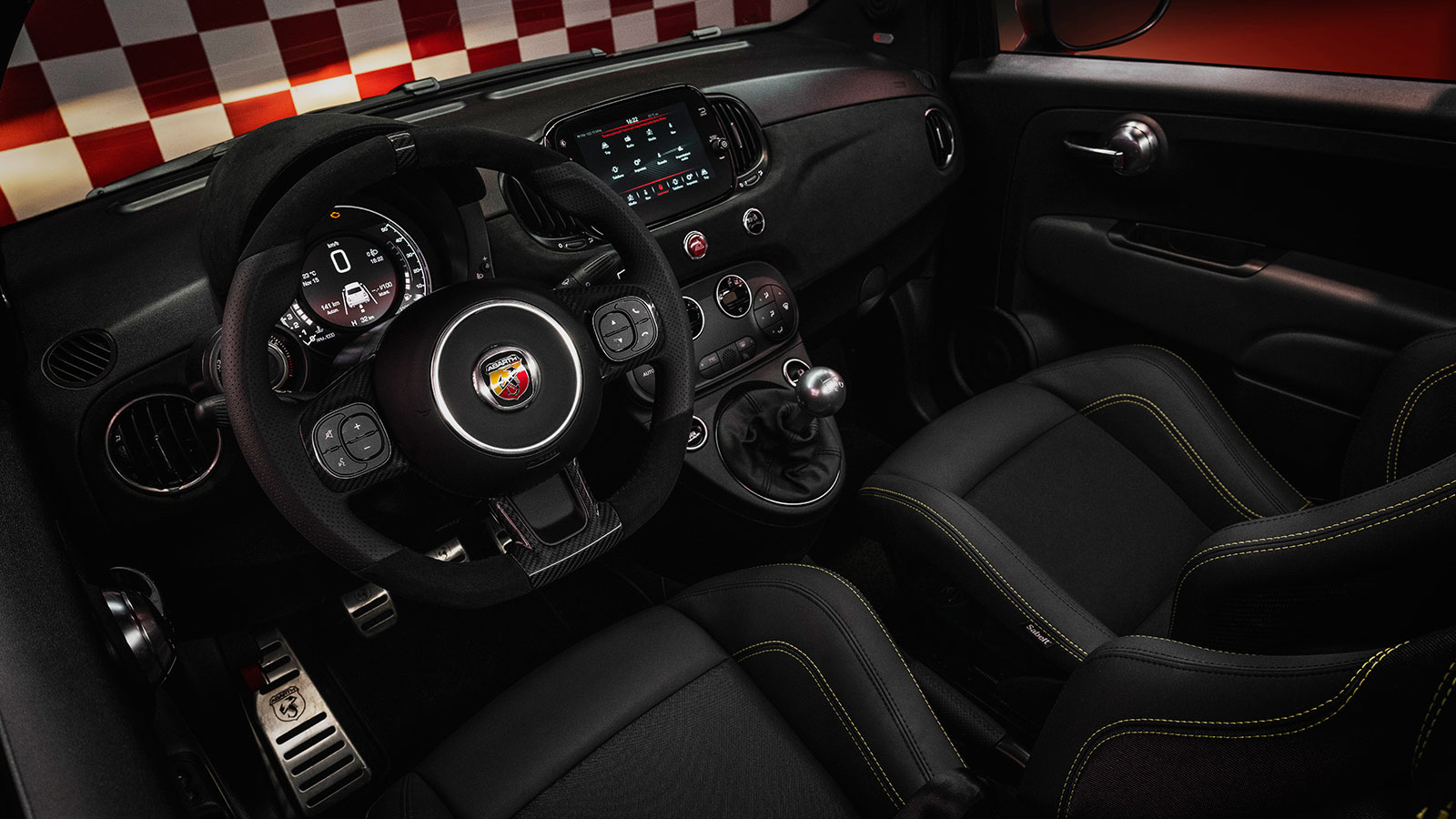 Το νέο Abarth 695 75° Anniversario τιμά τον 1.4 T-Jet κινητήρα